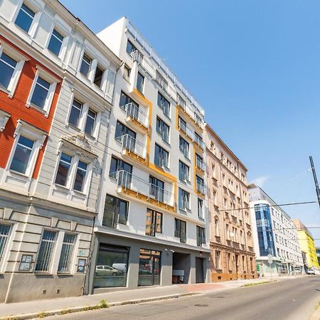 Brand New One Bedroom Apartment #54 In Brand New Building With Free Parking Прага Екстериор снимка