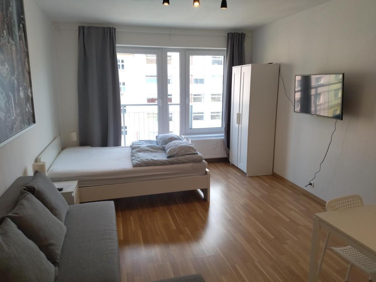 Brand New One Bedroom Apartment #54 In Brand New Building With Free Parking Прага Екстериор снимка