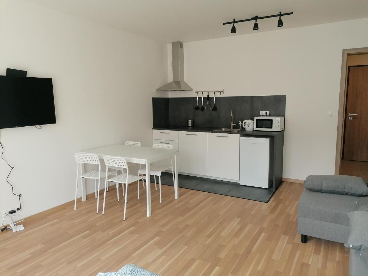 Brand New One Bedroom Apartment #54 In Brand New Building With Free Parking Прага Екстериор снимка