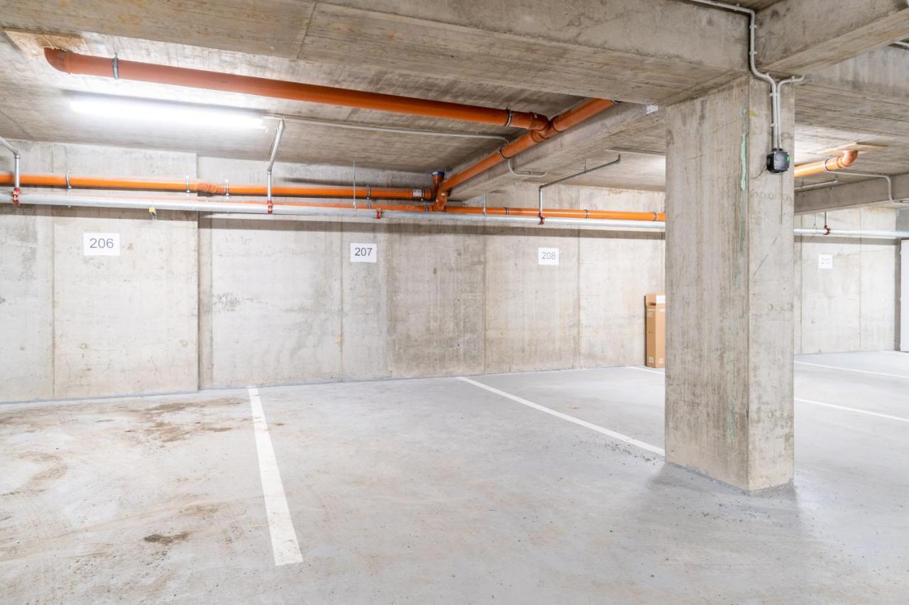 Brand New One Bedroom Apartment #54 In Brand New Building With Free Parking Прага Екстериор снимка