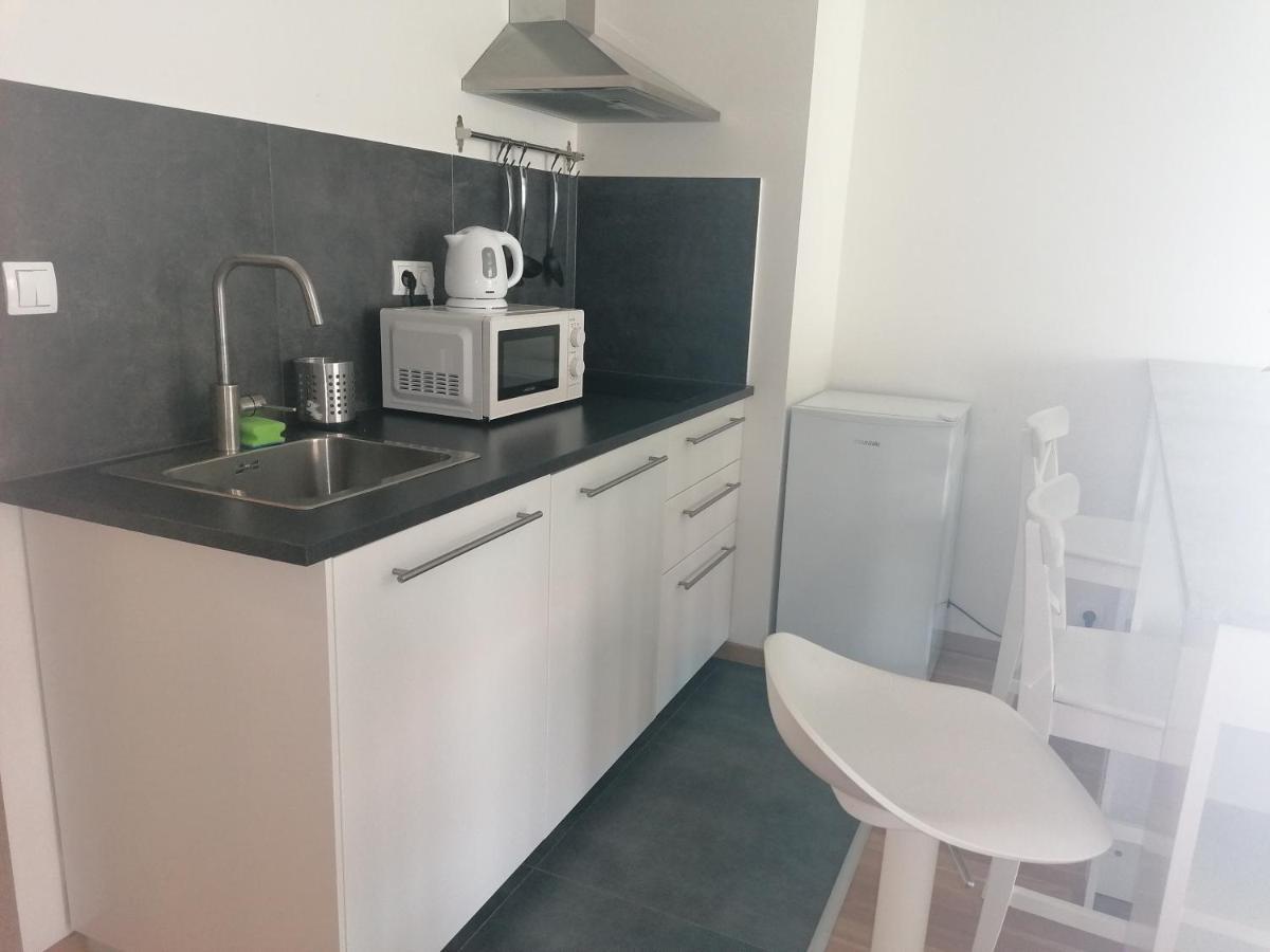 Brand New One Bedroom Apartment #54 In Brand New Building With Free Parking Прага Екстериор снимка