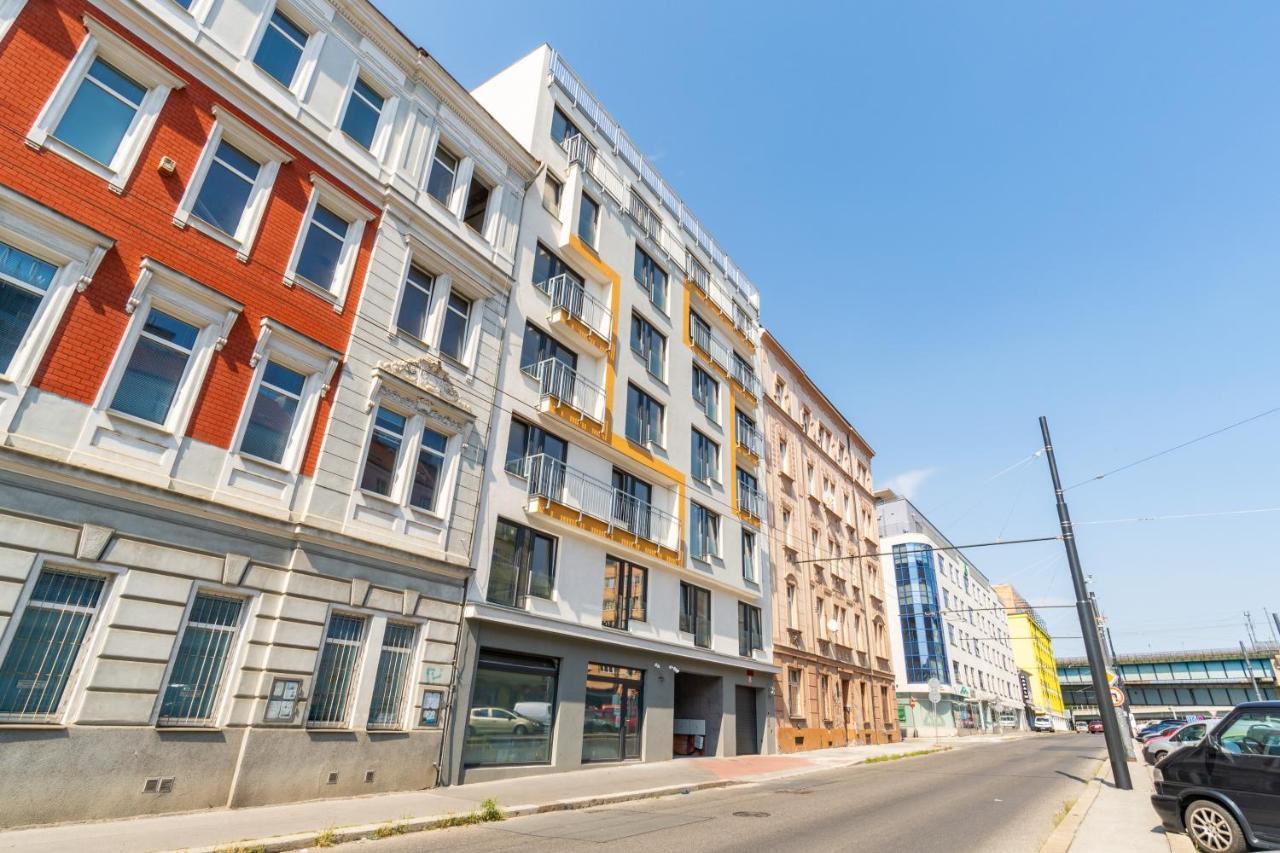 Brand New One Bedroom Apartment #54 In Brand New Building With Free Parking Прага Екстериор снимка